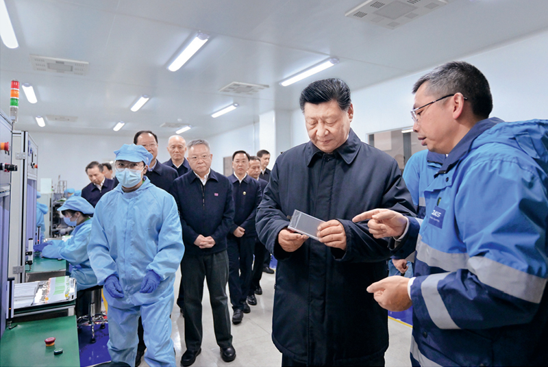 2024年3月18日至21日，中共中央总书记、国家主席、中央军委主席习近平在湖南考察。这是18日下午，习近平在中德合资企业巴斯夫杉杉电池材料有限公司考察。 新华社记者 谢环驰/摄
